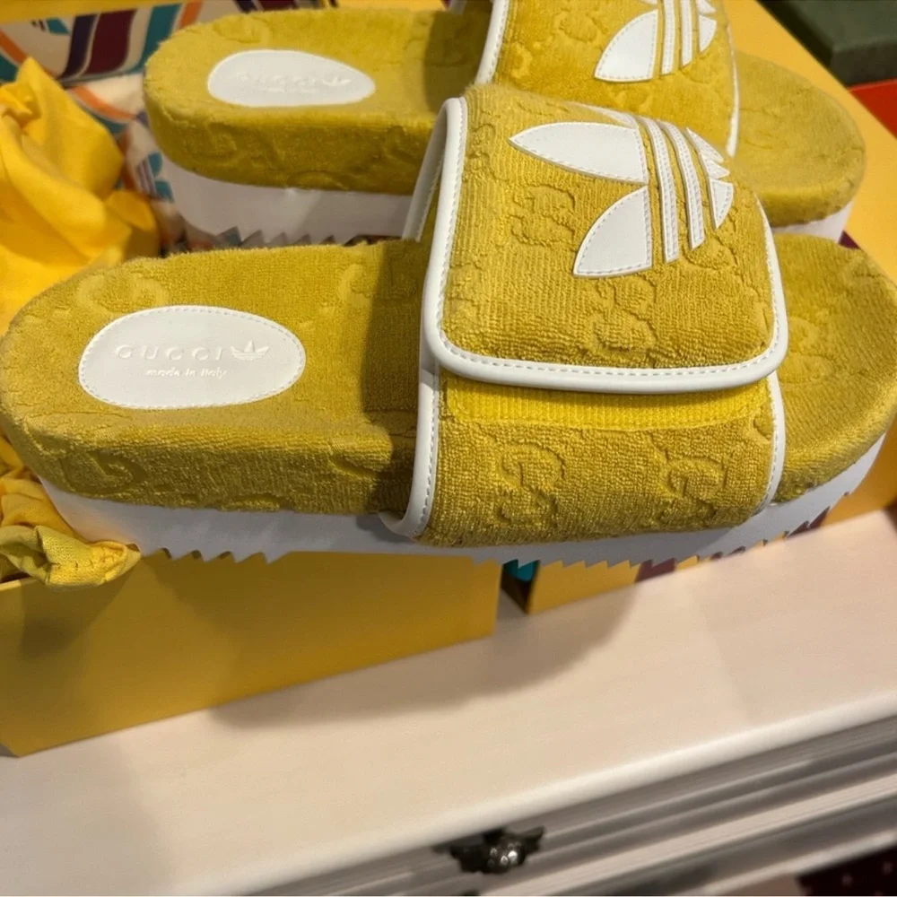 Women’s Gucci X Adidas monogram Terry slide size 38 made in Italy - Picture 4 of 11